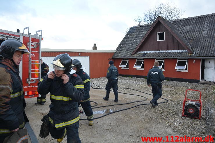 Brand i Villa. Riberlundvej ved Lindved. 21/03-2016. Kl. 9:21.