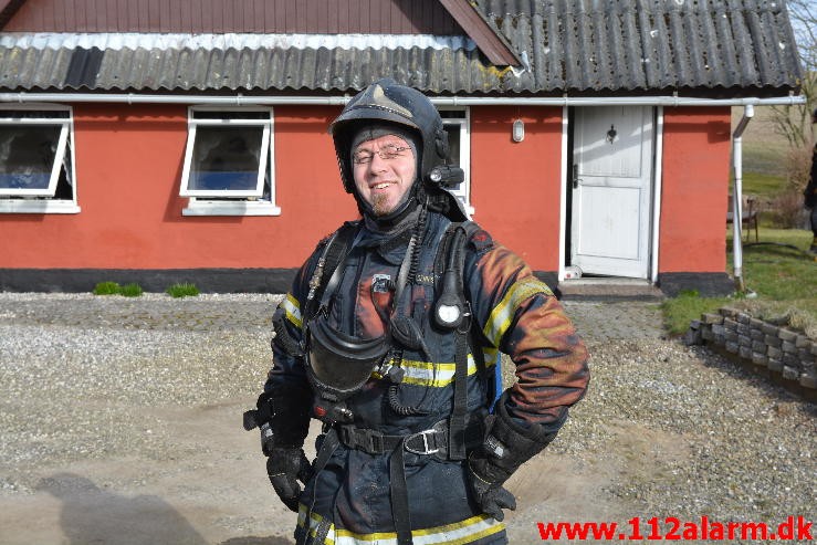 Brand i Villa. Riberlundvej ved Lindved. 21/03-2016. Kl. 9:21.