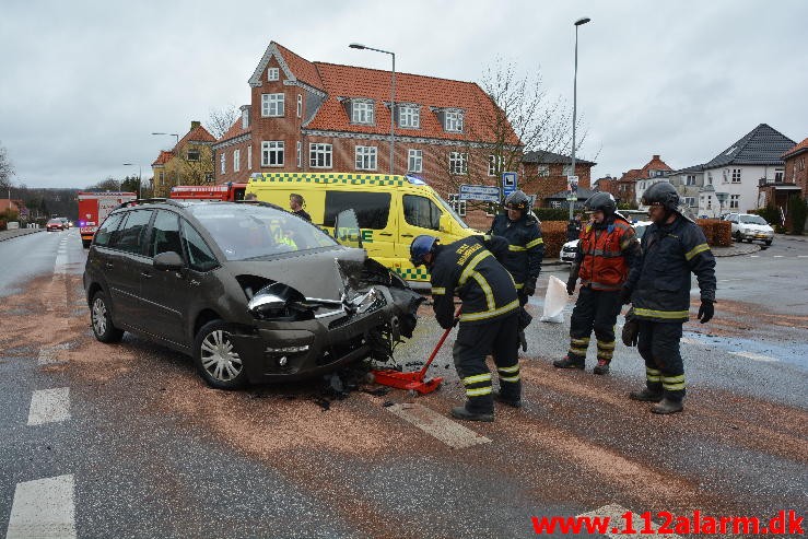 FUH med fastklemt Fredericiavej i Vejle. 27/03-2016. Kl. 14:33.