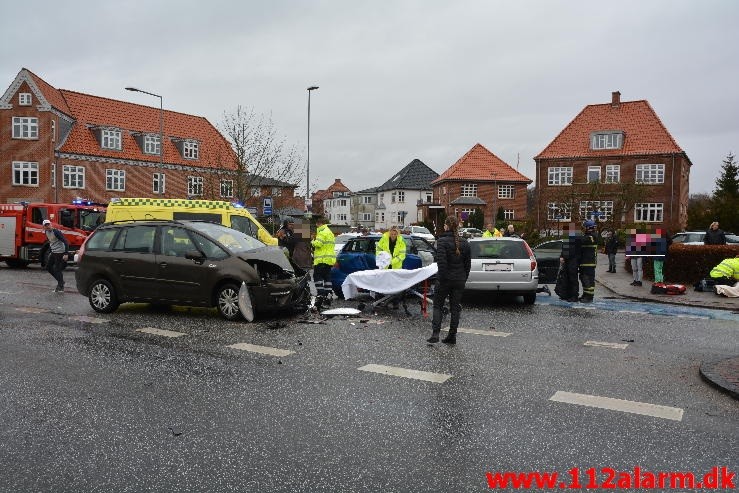 FUH med fastklemt Fredericiavej i Vejle. 27/03-2016. Kl. 14:33.