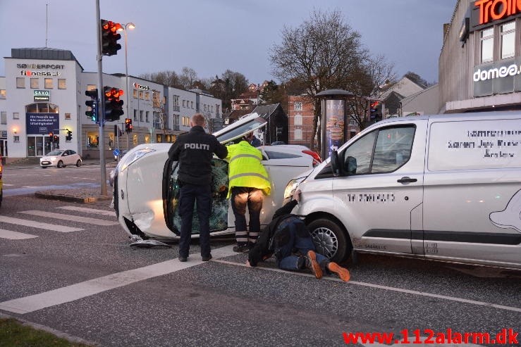 FUH med fastklemt. Sønderbrogade i Vejle. 12/04-2016. Kl. 06:03.