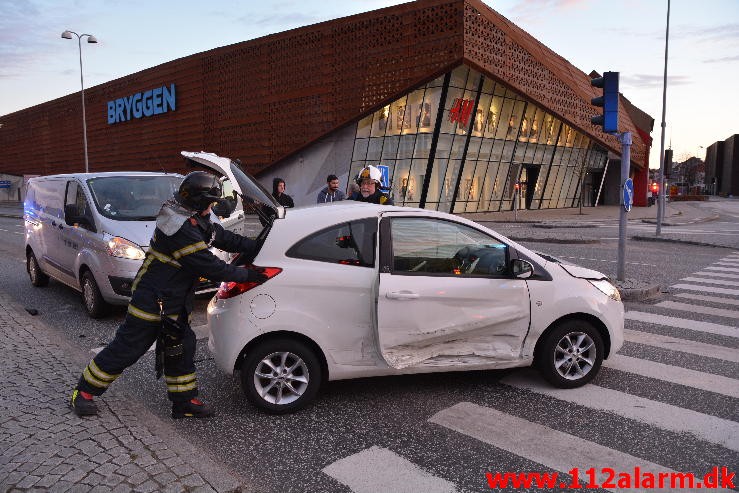 FUH med fastklemt. Sønderbrogade i Vejle. 12/04-2016. Kl. 06:03.