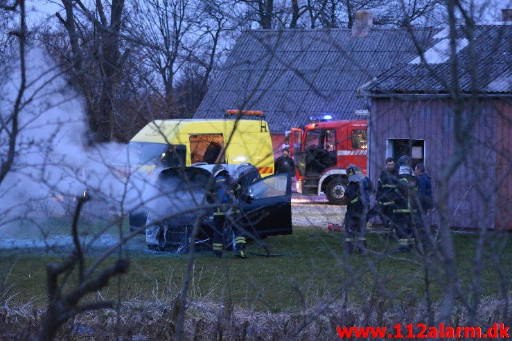 Bilbrand. Toftegårdsvej i Hedensted. 12/04-2016. Kl. 20:24.