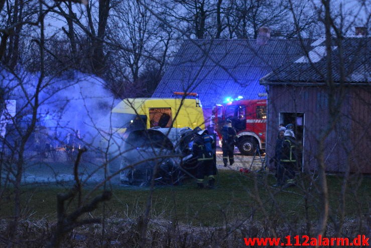 Bilbrand. Toftegårdsvej i Hedensted. 12/04-2016. Kl. 20:24.