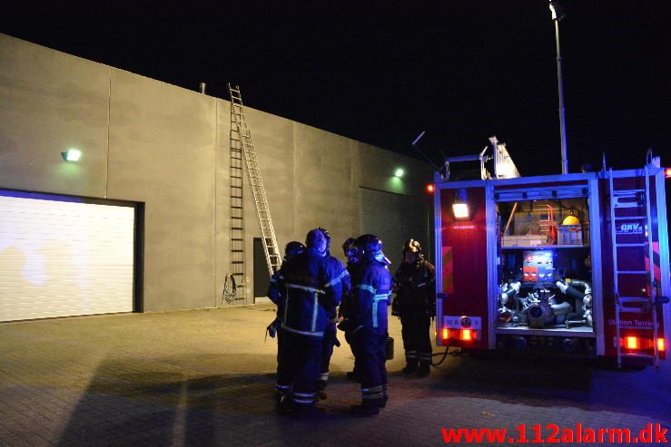 Brand i Industri. Højskolebakken i Uldum. 17/04-2016. Kl. 21:25.