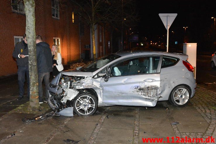 Fuh med fastklemt. Nørrebrogade i Vejle. 17/04-2016. Kl. 04:48.