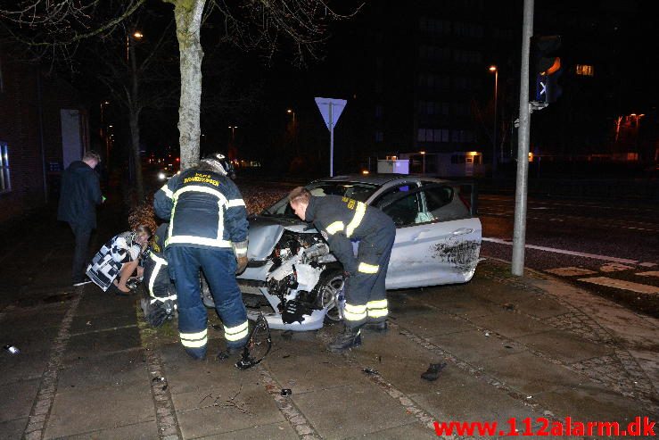 Fuh med fastklemt. Nørrebrogade i Vejle. 17/04-2016. Kl. 04:48.