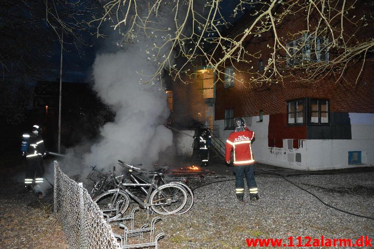 Bygningsbrand / Etageejendom. Ydunsgade 7 i Vejle. 18/04-2016. Kl. 05:12.