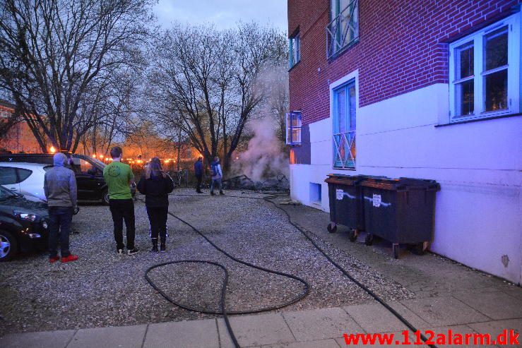 Bygningsbrand / Etageejendom. Ydunsgade 7 i Vejle. 18/04-2016. Kl. 05:12.