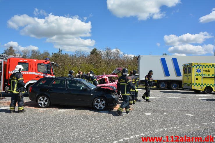 Kørte frontalt sammen. Viborg Hovedvej ved Hotel Gudenåen. 04/05-2016. Kl. 12:52.