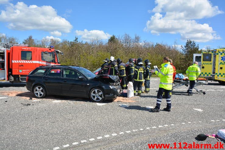 Kørte frontalt sammen. Viborg Hovedvej ved Hotel Gudenåen. 04/05-2016. Kl. 12:52.