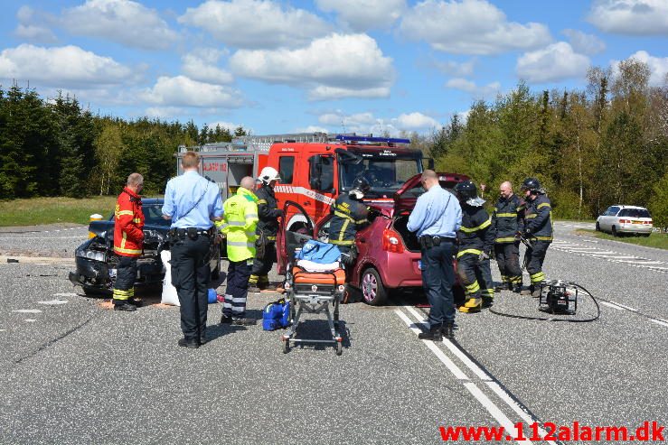 Kørte frontalt sammen. Viborg Hovedvej ved Hotel Gudenåen. 04/05-2016. Kl. 12:52.