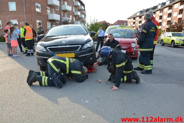 FUH med fastklemt. Ørstedsgade i Vejle. 06/05-2016. Kl. 18:55.