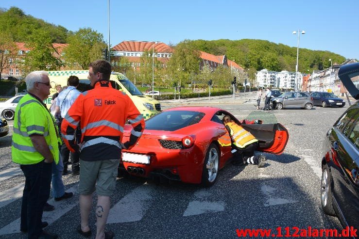 Ferrari 458 Italia blev påkørt. Nørrebrogade i Vejle. 07/05-2016. Kl. 17:30.