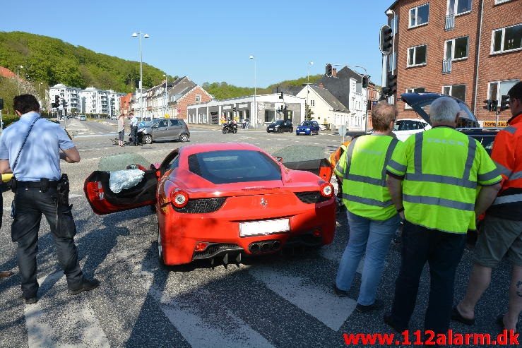 Ferrari 458 Italia blev påkørt. Nørrebrogade i Vejle. 07/05-2016. Kl. 17:30.