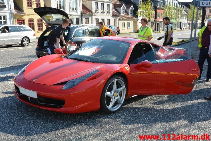 Ferrari 458 Italia blev påkørt. Nørrebrogade i Vejle. 07/05-2016. Kl. 17:30.