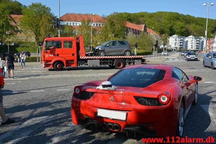 Ferrari 458 Italia blev påkørt. Nørrebrogade i Vejle. 07/05-2016. Kl. 17:30.