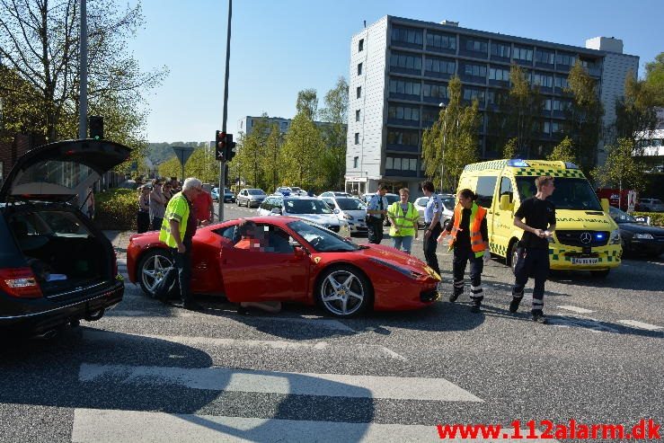 Ferrari 458 Italia blev påkørt. Nørrebrogade i Vejle. 07/05-2016. Kl. 17:30.