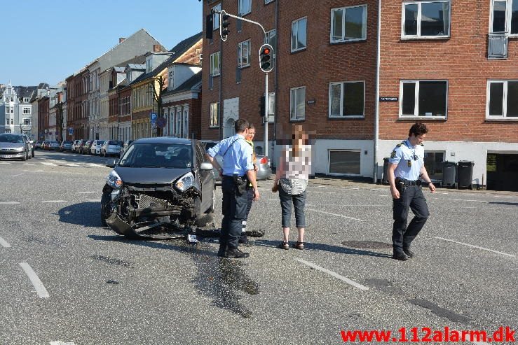 Ferrari 458 Italia blev påkørt. Nørrebrogade i Vejle. 07/05-2016. Kl. 17:30.