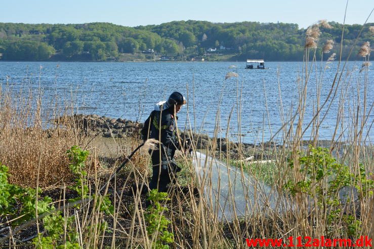 Smed engangsgrill og gik hjem. Tirsbæk strandvej i Vejle. 08/05-2016. Kl. 17:30.