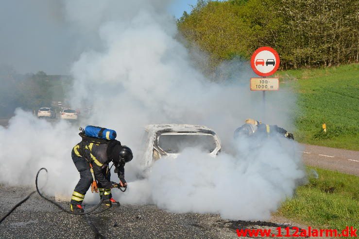 Brand i personbil. Bredstenvej ved Skibet. 12/05-2016. Kl. 08:32.