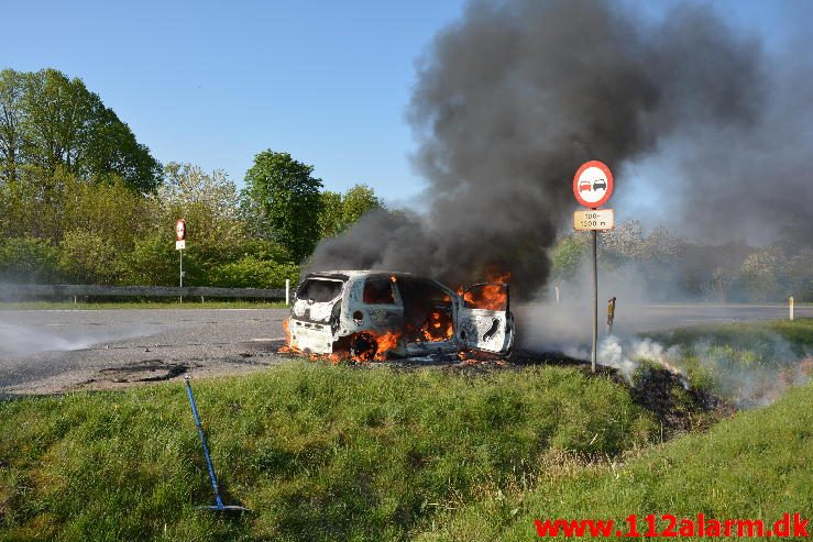 Brand i personbil. Bredstenvej ved Skibet. 12/05-2016. Kl. 08:32.