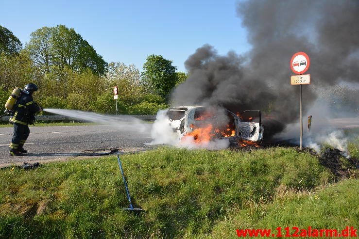 Brand i personbil. Bredstenvej ved Skibet. 12/05-2016. Kl. 08:32.