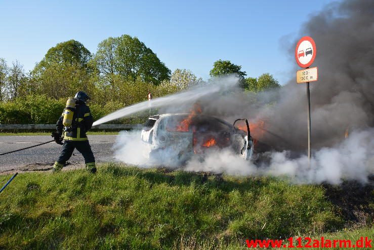 Brand i personbil. Bredstenvej ved Skibet. 12/05-2016. Kl. 08:32.