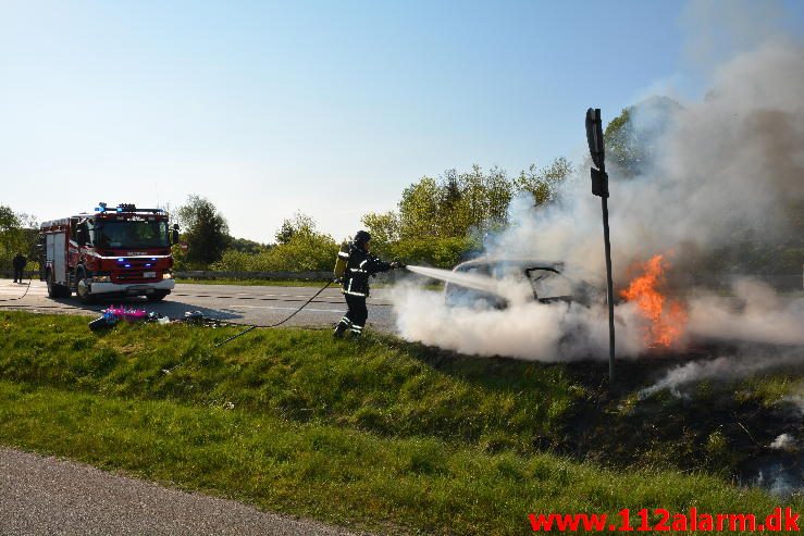 Brand i personbil. Bredstenvej ved Skibet. 12/05-2016. Kl. 08:32.