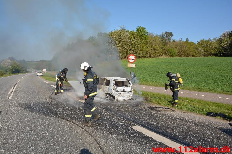 Brand i personbil. Bredstenvej ved Skibet. 12/05-2016. Kl. 08:32.