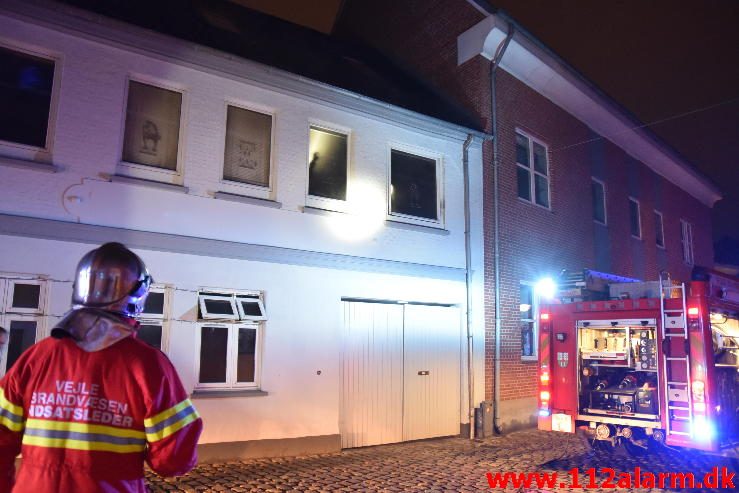 Brand i etageejendom. Grønnegade 33 i Vejle. 22/05-2016. Kl. 03:10.