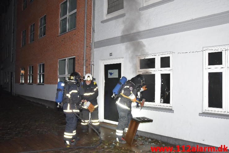 Brand i etageejendom. Grønnegade 33 i Vejle. 22/05-2016. Kl. 03:10.