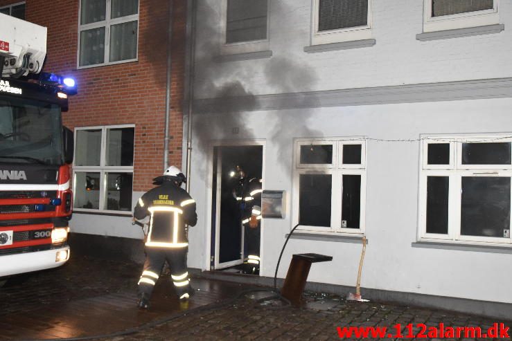 Brand i etageejendom. Grønnegade 33 i Vejle. 22/05-2016. Kl. 03:10.