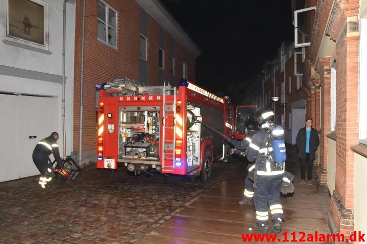 Brand i etageejendom. Grønnegade 33 i Vejle. 22/05-2016. Kl. 03:10.