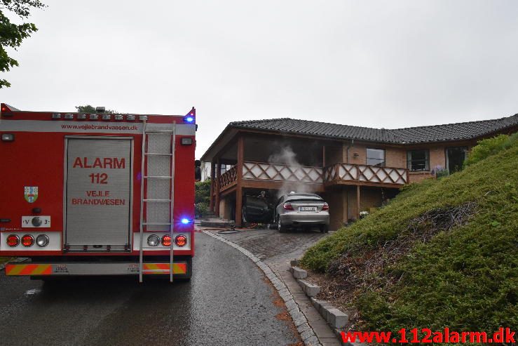 Brand i personbil. Højstrupvej i Vejle Ø. 24/05-2016. Kl. 16:49.