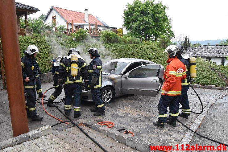 Brand i personbil. Højstrupvej i Vejle Ø. 24/05-2016. Kl. 16:49.