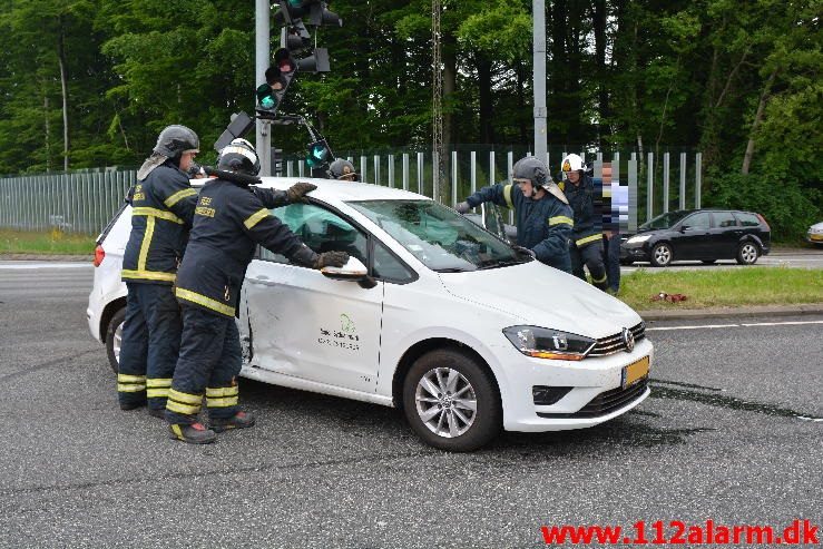 FUH med fastklemt. Fredericiavej lige ved Motorvejen. 24/05-2016. Kl. 18:56.