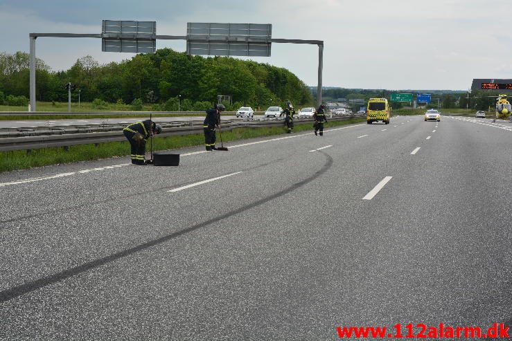 FUH med fastklemt. Motorvejen lige før afkørslen til Horsensvej. 28/05-2016. Kl. 16:15.