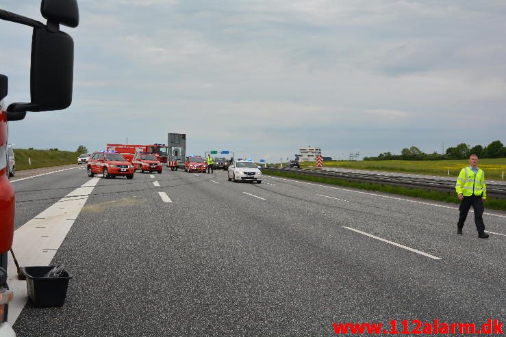 FUH med fastklemt. Motorvejen lige før afkørslen til Horsensvej. 28/05-2016. Kl. 16:15.