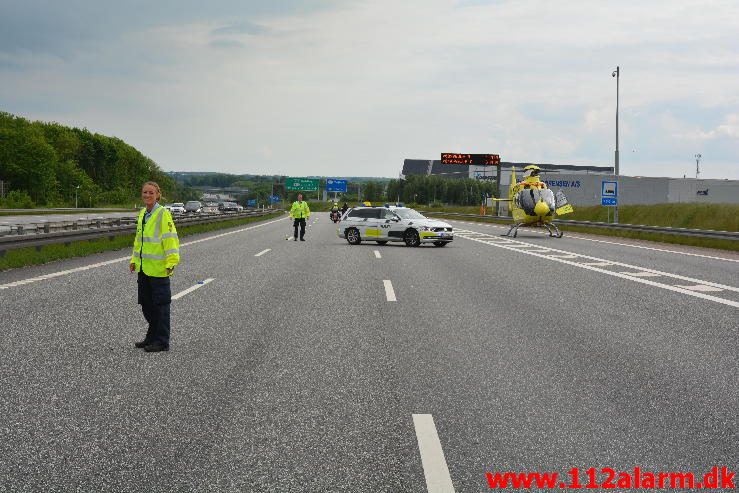 FUH med fastklemt. Motorvejen lige før afkørslen til Horsensvej. 28/05-2016. Kl. 16:15.