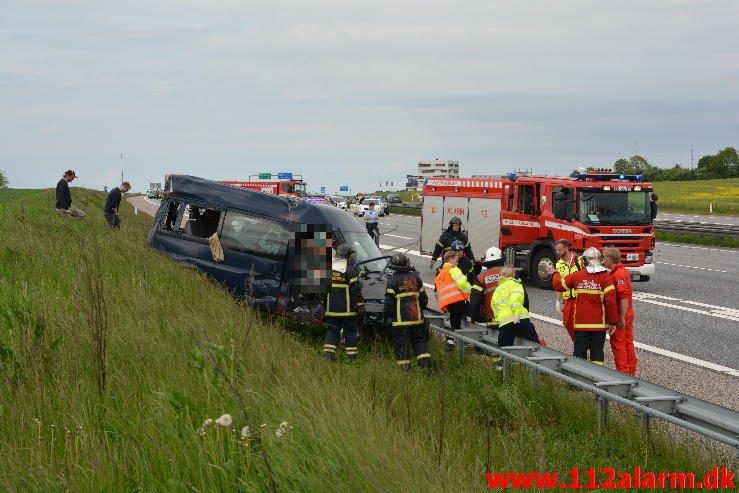 FUH med fastklemt. Motorvejen lige før afkørslen til Horsensvej. 28/05-2016. Kl. 16:15.