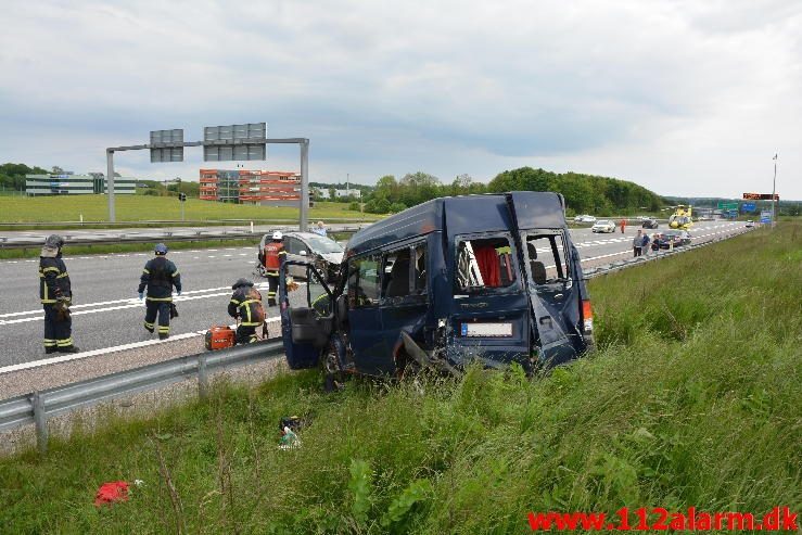 FUH med fastklemt. Motorvejen lige før afkørslen til Horsensvej. 28/05-2016. Kl. 16:15.