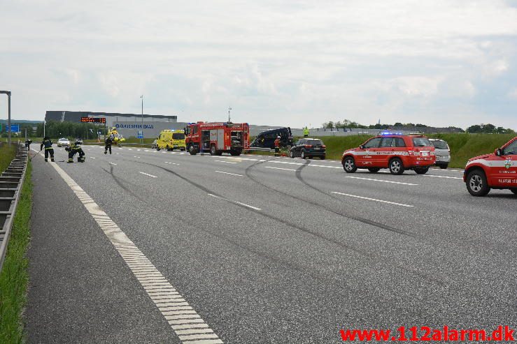 FUH med fastklemt. Motorvejen lige før afkørslen til Horsensvej. 28/05-2016. Kl. 16:15.