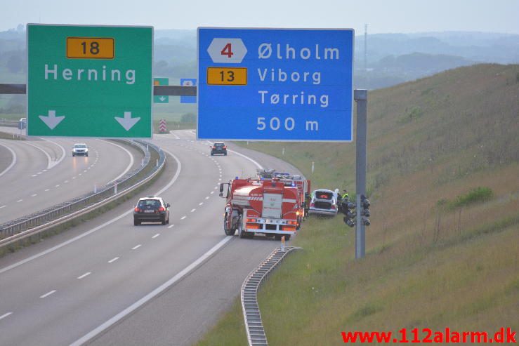 Bil brød i brand. Midtjyske Motorvej. 31/05-2016. Kl. 21:04.