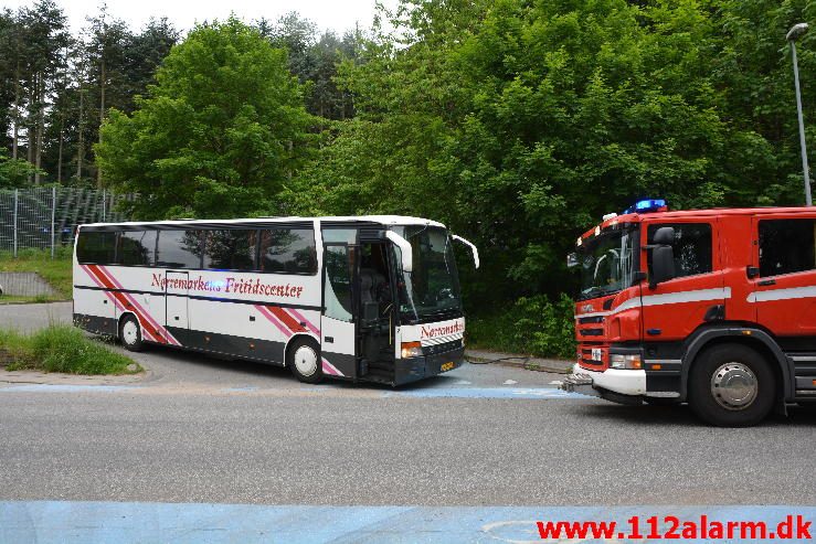 Brand i Lastbil/Bus. Grejsdalsvej 324 i Vejle. 08/06-2016. Kl. 08:24.