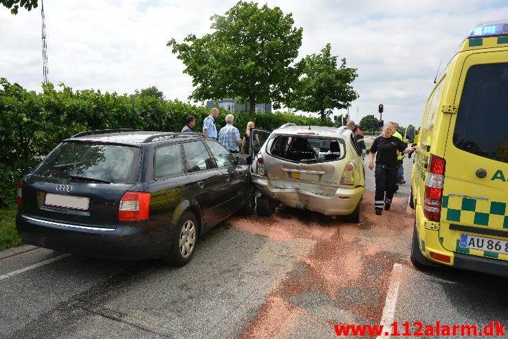 5 biler kørt op bag i hinanden. Horsensvej i Vejle. 08/06-2016. Kl. 12:26