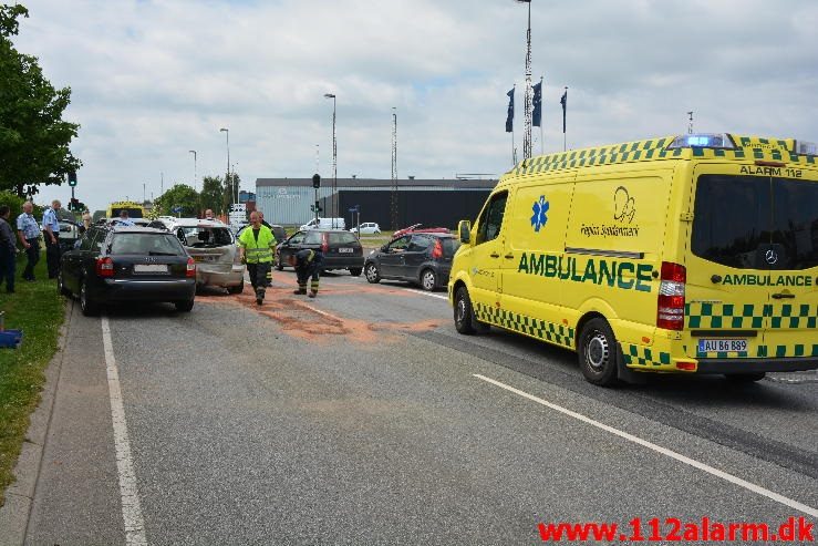 5 biler kørt op bag i hinanden. Horsensvej i Vejle. 08/06-2016. Kl. 12:26