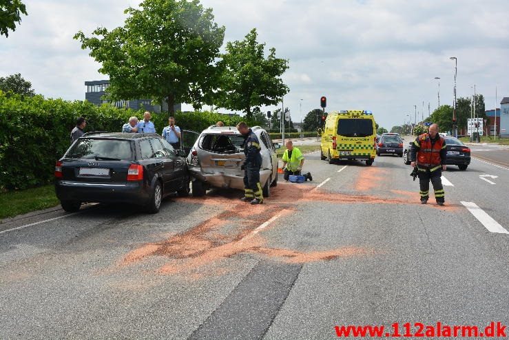 5 biler kørt op bag i hinanden. Horsensvej i Vejle. 08/06-2016. Kl. 12:26