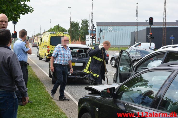 5 biler kørt op bag i hinanden. Horsensvej i Vejle. 08/06-2016. Kl. 12:26