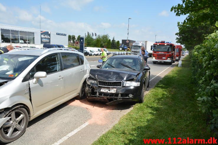 5 biler kørt op bag i hinanden. Horsensvej i Vejle. 08/06-2016. Kl. 12:26